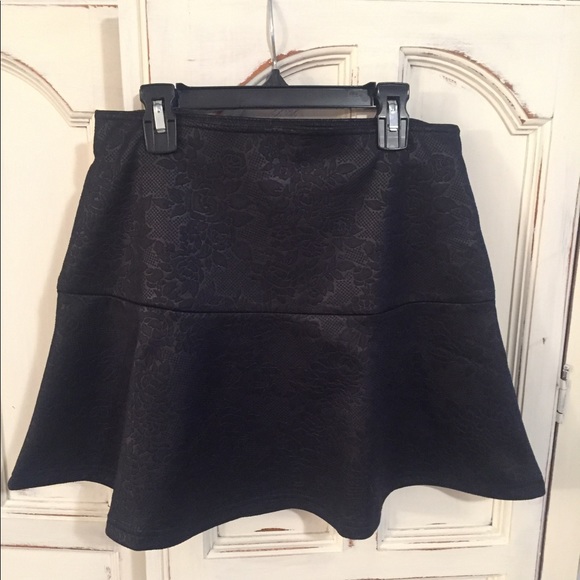 Black mini skirt - Picture 1 of 2